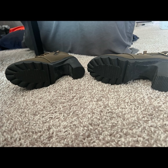 *NEVER WORN* Green Ankle Booties - Picture 2 of 4